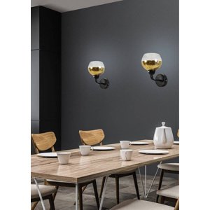 Čierno-zlatá zrkadlová nástenná lampa s tienidlom z tepaného skla Cromina Gold